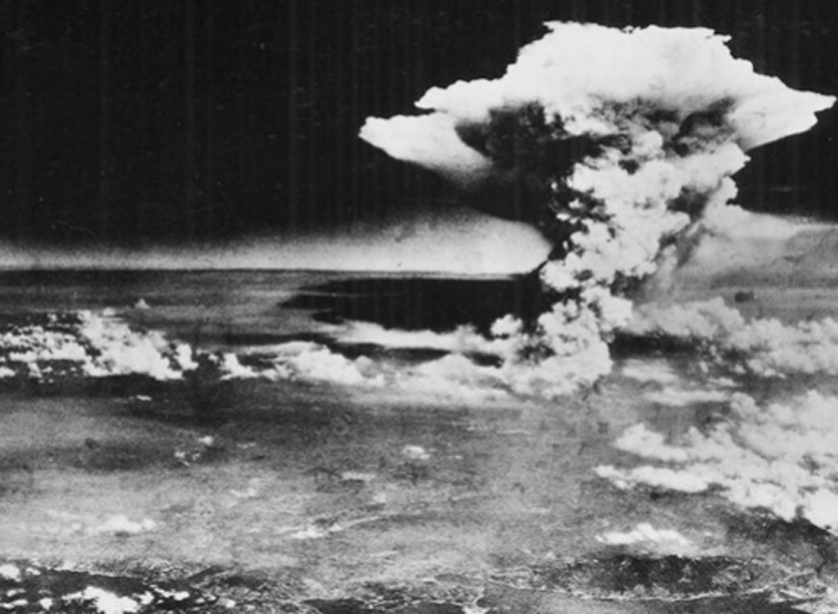 Atompilz nach Abwurf über Hiroshima / wikimedia